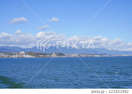 びわ湖周遊クルーズ船「ミシガン」からの眺め（大津市内・比良山・比叡山ほか）2024年12月撮影 121831982