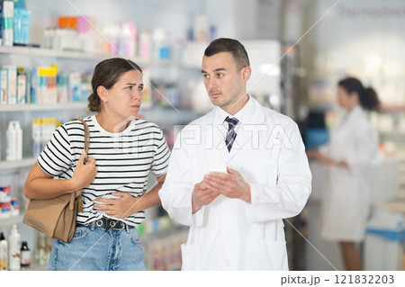 Pharmacist recommends medicine for stomach pain for young girl Pharmacist recommends medicine for stomach pain for young girl 121832203