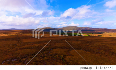 Beautiful Ireland - Enjoy the breathtaking view of a stunning landscape 121832771