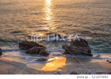 夕日　海亀産卵地永田いなか浜　屋久島(春 121833492