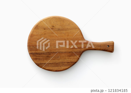 真俯瞰から見た木製のカッティングボード 121834185