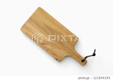 真俯瞰から見た木製のカッティングボード 121834193