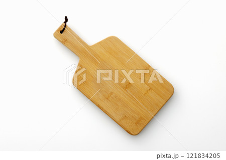 真俯瞰から見た木製のカッティングボード 121834205