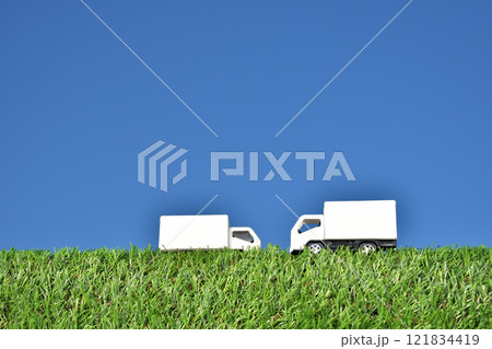 青空 人手不足 働き方改革 運送 物流 イメージ 青空 人手不足 働き方改革 運送 物流 イメージ 121834419