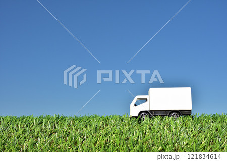 青空 人手不足 働き方改革 運送 物流 イメージ 青空 人手不足 働き方改革 運送 物流 イメージ 121834614