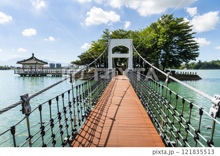 View of the suspension bridge leading to Fu Guo Island at Chenghcing Lake Scenic Area in Kaohsiung, Taiwan. 121835513