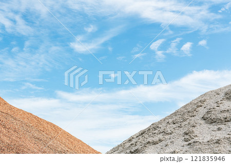 工業用の砂利（工業用資材イメージ） 121835946