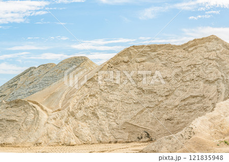 工業用の砂(工業用資材イメージ) 工業用の砂(工業用資材イメージ) 121835948