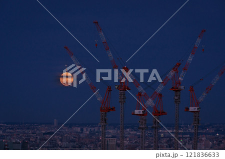 満月・クレーン 121836633