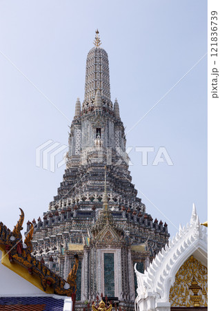 Wat Arun Ratchawararam (Temple of Dawn),famous tourist destination in Thailand. 121836739