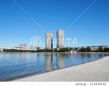 お台場海浜公園から見る風景 121836782