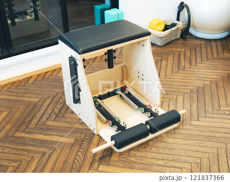 ピラティスチェア 121837366