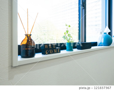小物インテリアの置かれた室内の風景 小物インテリアの置かれた室内の風景 121837367