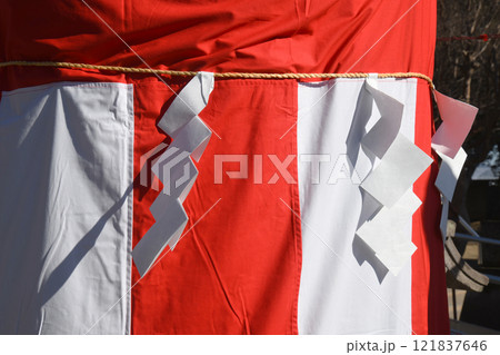 紅白の幕と紙垂 121837646