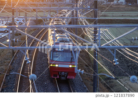 早朝の名鉄電車 121837890