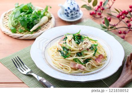 春の七草のペペロンチーノ スパゲティ 121838052