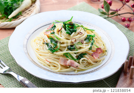 春の七草のペペロンチーノ スパゲティ 121838054