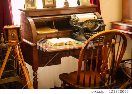 外国 タイプライター 昔の仕事場 異人館 外国 タイプライター 昔の仕事場 異人館 121838093