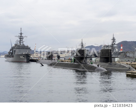 「アレイからすこじま」から見る自衛艦 121838423