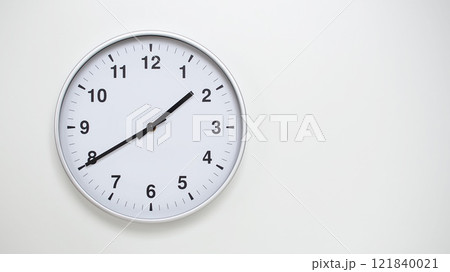 Minimalist White Clock with Silver Frame Striking 13.40/01.40 on White Background. Perfect for Time Management and Corporate Campaigns 121840021