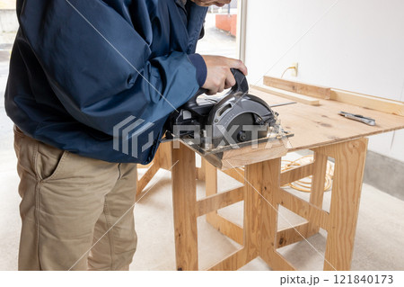 杉材の小口カット 121840173