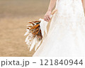 ブーケを持つ花嫁 121840944