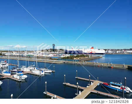 茨城　大洗　大洗港に停泊中のさんふらわあかむい（ドローン撮影） 121842826