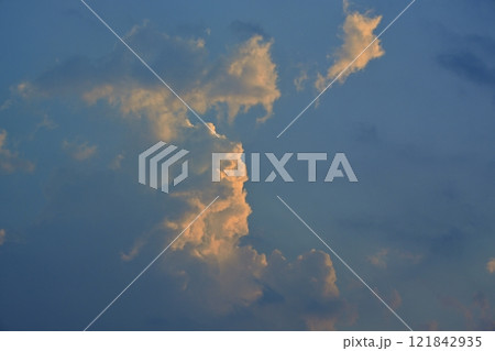 夕焼けする雲 夕焼けする雲 121842935