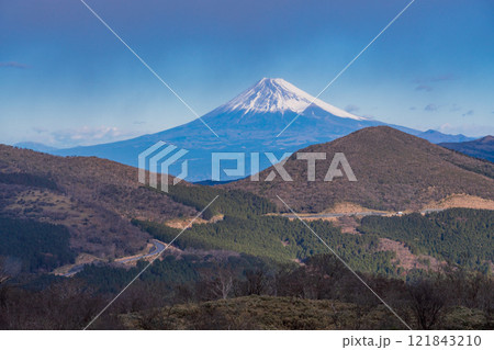 【静岡県】西伊豆スカイラインから富士山を望む 冬 【静岡県】西伊豆スカイラインから富士山を望む 冬 121843210