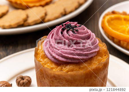 美味しいカップケーキ 121844892