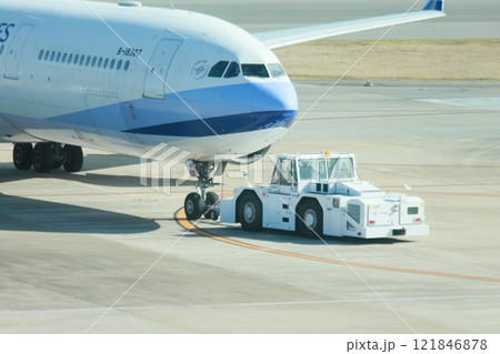 牽引車 飛行機 航空機 121846878