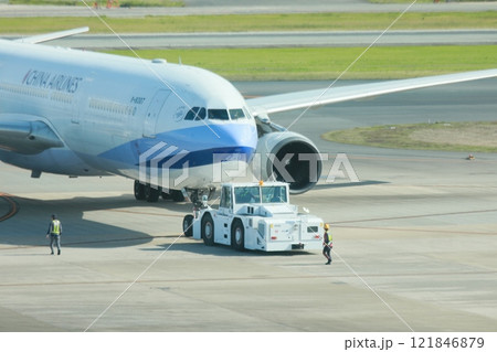 牽引車 飛行機 航空機 121846879