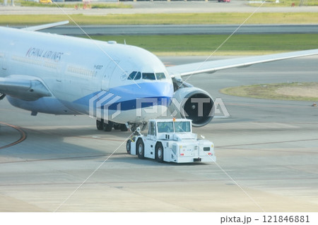 牽引車 飛行機 航空機 121846881