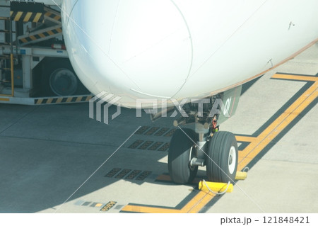 機首 前輪 駐機 121848421