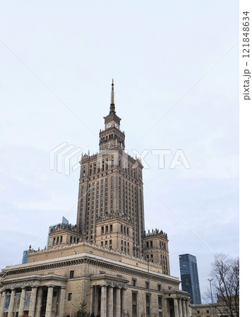 ポーランド・ワルシャワのシンボル「文化科学宮殿」 121848634