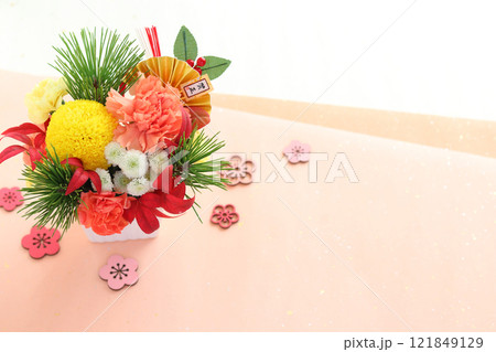 お正月の生け花 121849129