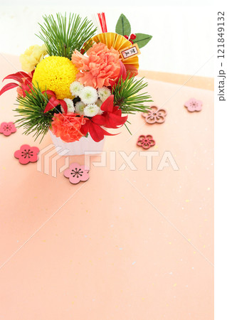 お正月の生け花 121849132