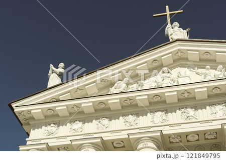 VILNIUS, LITHUANIA - May 23, 2022: Cathedral Basilica sculptures. VILNIUS, LITHUANIA - May 23, 2022: Cathedral Basilica of St Stanislaus and St Ladislaus on the Cathedral Square against the blue sky 121849795