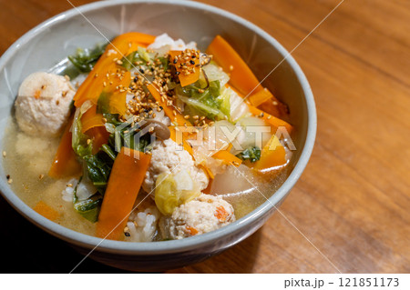 野菜たっぷり肉団子雑炊 野菜たっぷり肉団子雑炊 121851173