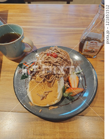 ブッシュドノエル風パンケーキ 121851512