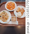 美味しい海鮮料理とパン 121851770