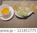 抹茶アイスクリームとカモミールティー 121851775