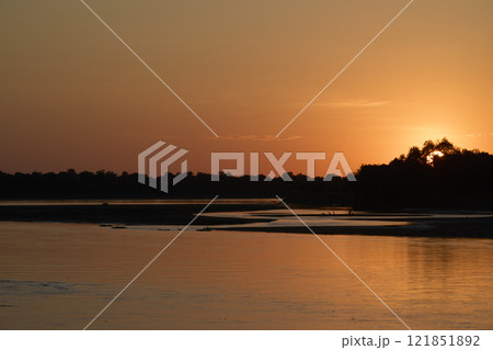 Sunrise over the Luangwa River 121851892
