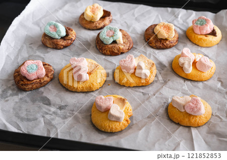 手作りスモアクッキー 121852853