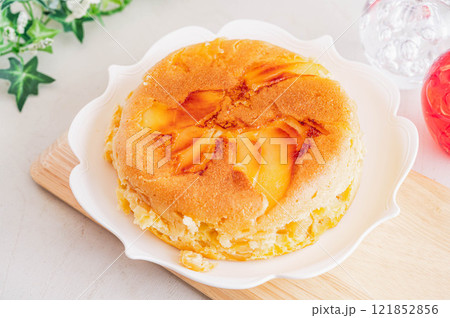 炊飯器で作ったアップルケーキ 121852856