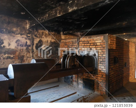 アウシュビッツ強制収容所の焼却炉(ポーランド) アウシュビッツ強制収容所の焼却炉(ポーランド) 121853039