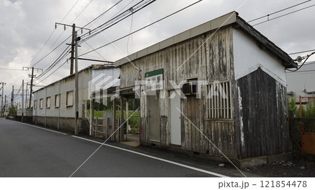 JR鶴見線の大川駅駅舎 121854478