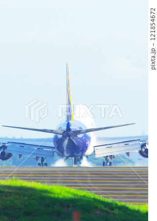横田基地に着陸するB747ジャンボジェット機 121854672