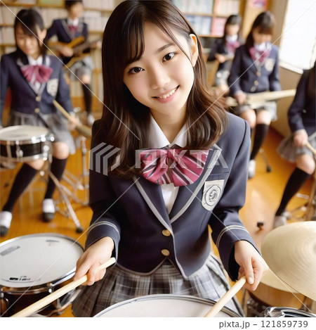 写真素材/13/美人・美女/女子中学生/女子高生/音楽/軽音楽部/ドラム(高画質 有料 高品質） 121859739
