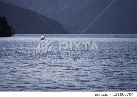 晴れた日の芦ノ湖 121860704
